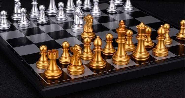 Tabuleiro de xadrez magnético Board defina as crianças a jogarem jogos de  xadrez com amigos - China Brinquedos educativos e Magnético de xadrez preço